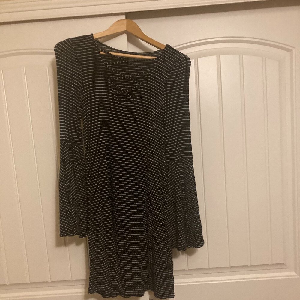 American Eagle Black and White Striped Dress Small Viscose Midi Bell Sleeves